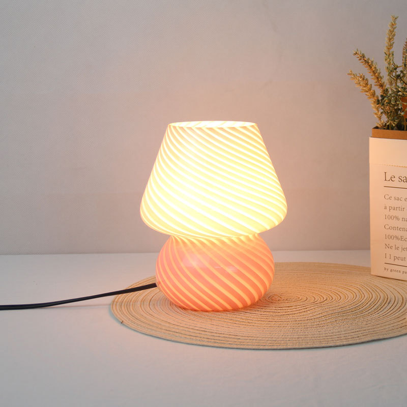Lámpara de mesa de setas sala de estar regulable B & B atmósfera lámpara decoración dormitorio luz lámpara de mesa de cristal de lujo lámpara de noche lámpara de raya