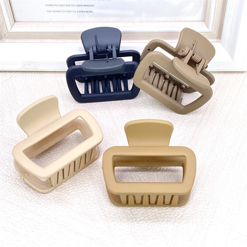 Pintura de caucho de alta calidad de plástico de tamaño grande y mediano tamaño pequeño agarre leche té color horquilla hacia atrás cabeza agarre 2 yuanes supermercado accesorios para el cabello