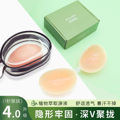 シリカゲルの胸には女性が集まっていますが、厚いタイプの胸が見えます。