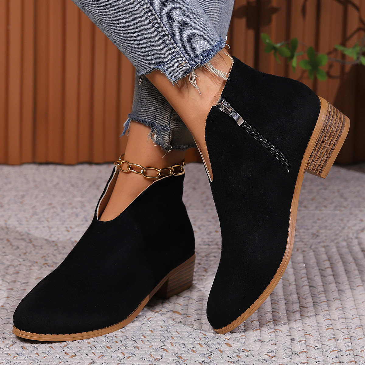 Plus-size women's boots Solid color boots with thick heels_voghion.com