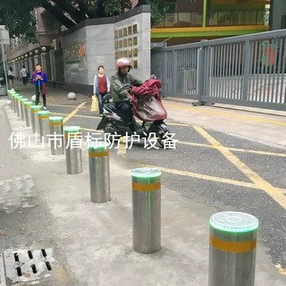 学校入口自动升降路桩带LED警示灯遥控伸缩成品电动车挡 盾标防护