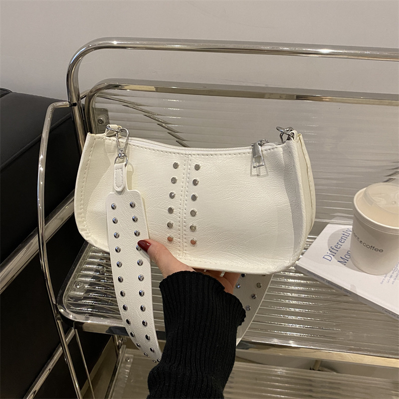 Bolso de hombro simple coreano de alto valor, invierno 2024 nuevo estilo retro personalidad casual bolso bajo la braza.