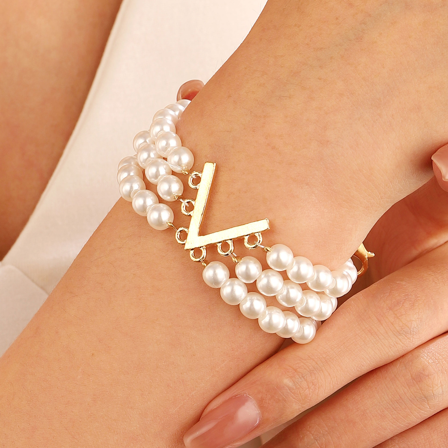 Cadena de clavícula geométrica de perlas multicapa de lujo ligero de nicho europeo y americano estilo palacio francés collar retro temperamento elegante