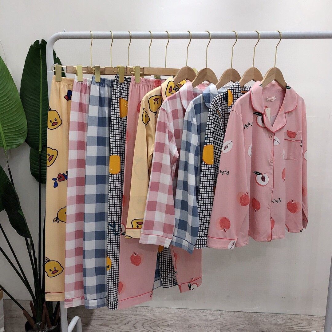 Pijamas rojos en línea primavera 2024 mujeres caricaturas amor inns pantalones de manga larga ropa para el hogar pijamas transfronterizos comercio exterior