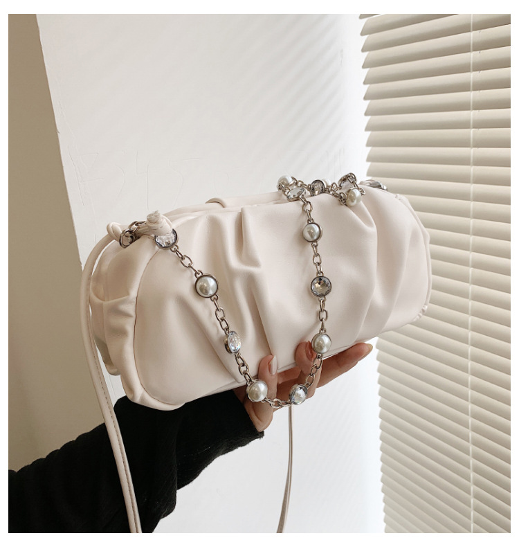 Wholesale Soft Pu Fold Pearl Chain Single Shoulder Handbag Nihaojewelry display picture 9