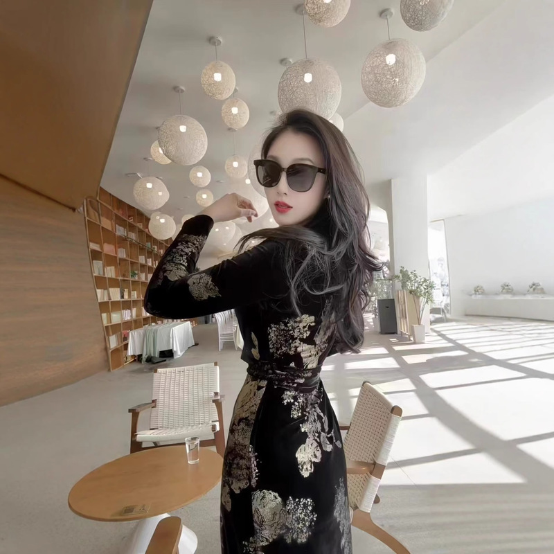 New Autumn and Winter Dress Velvet Thickeneded Slim Fashion V Neck Wrap Dress One Piece