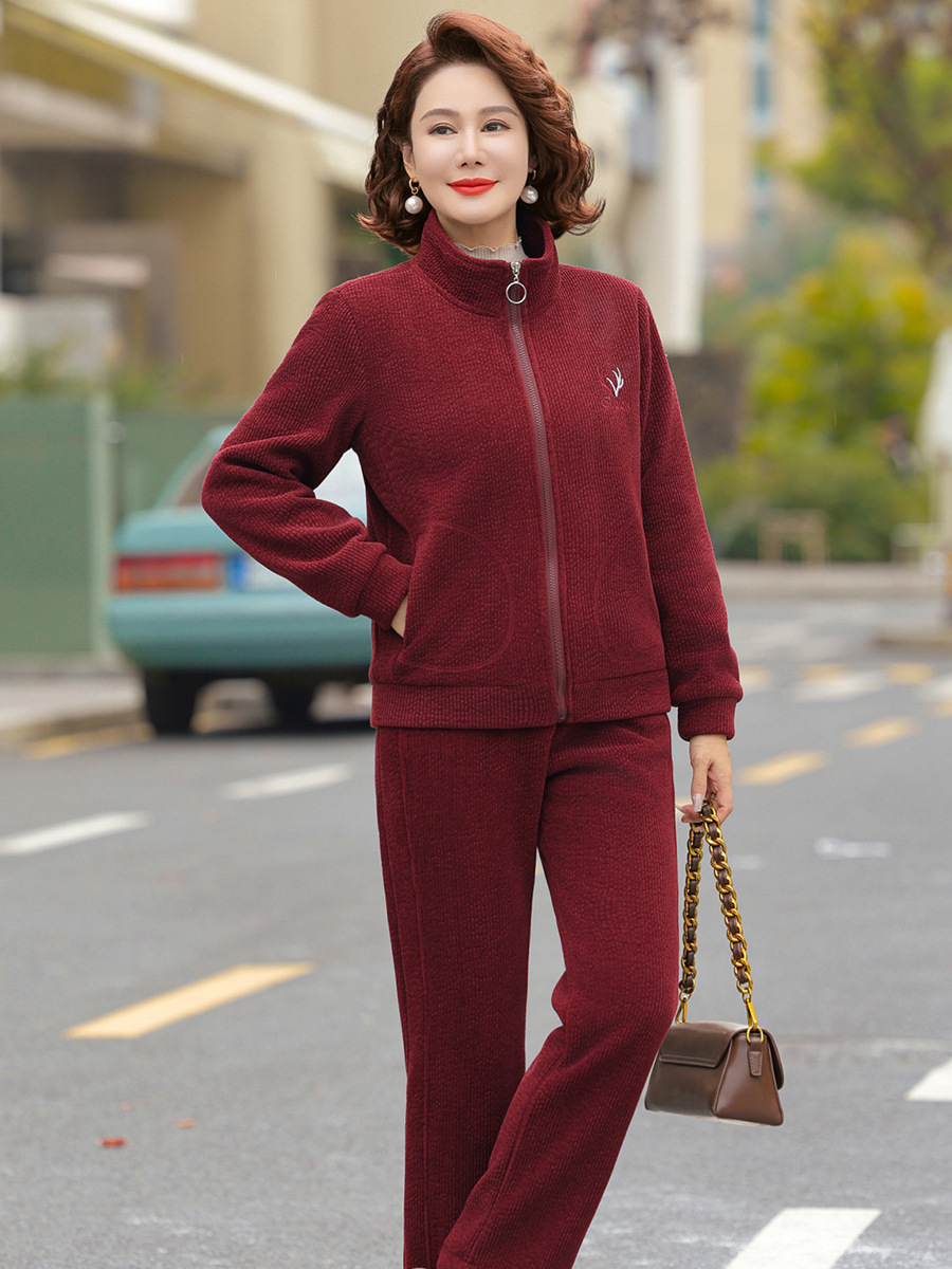 Mom's winter casual set with plush warm exercise coat, stylish for middle-aged and elderly women, autumn and winter two-piece outerwear