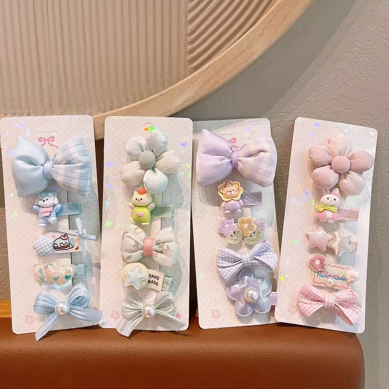 Caricatura encantadora para niños nuevo todo incluido niñas arco estriado tarjeta lateral para el cabello frisa pinzas para el cabello adornamiento