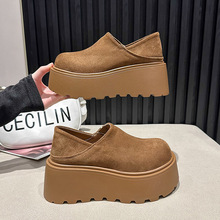 ����ЬŮ2025�¿������С���ӑ��˷���һ�_�ź�ײ��σɴ���Ь