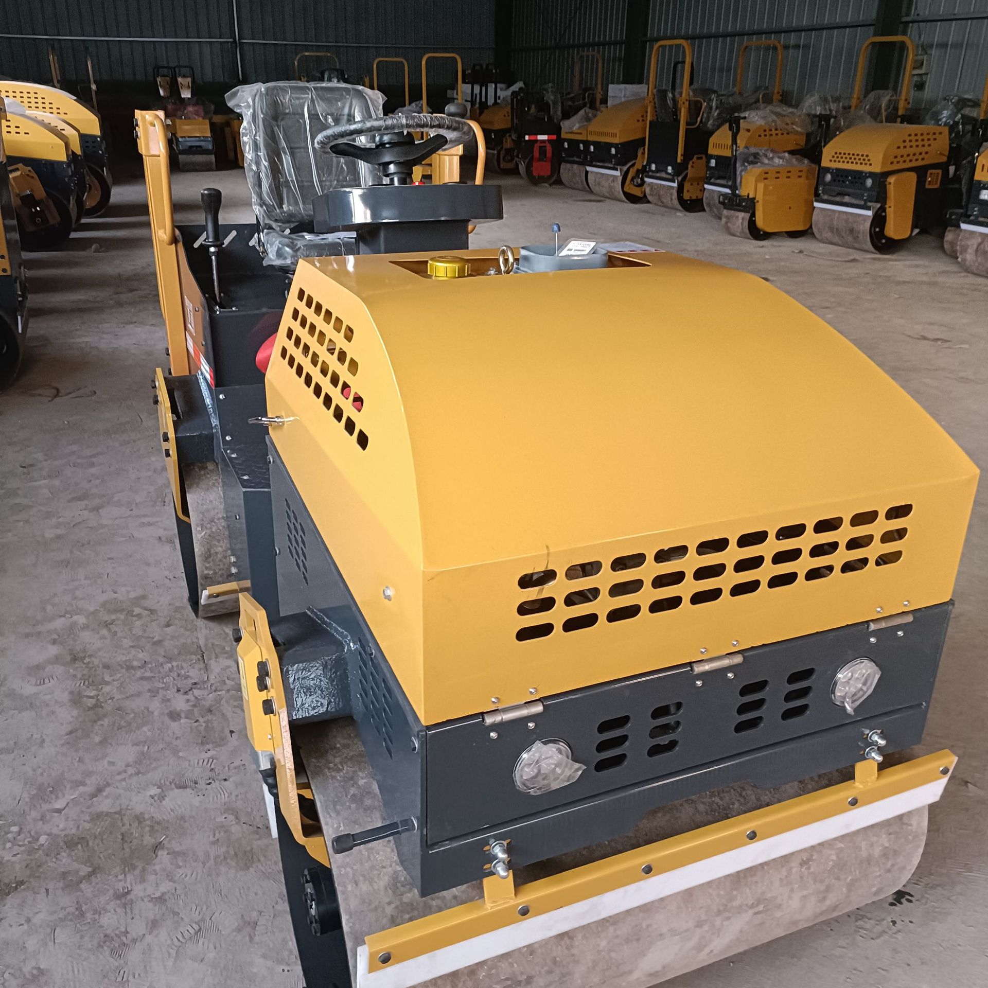 座驾式双钢轮柴油振动压路机厂沥青路面沟槽压实机3吨报价压道机