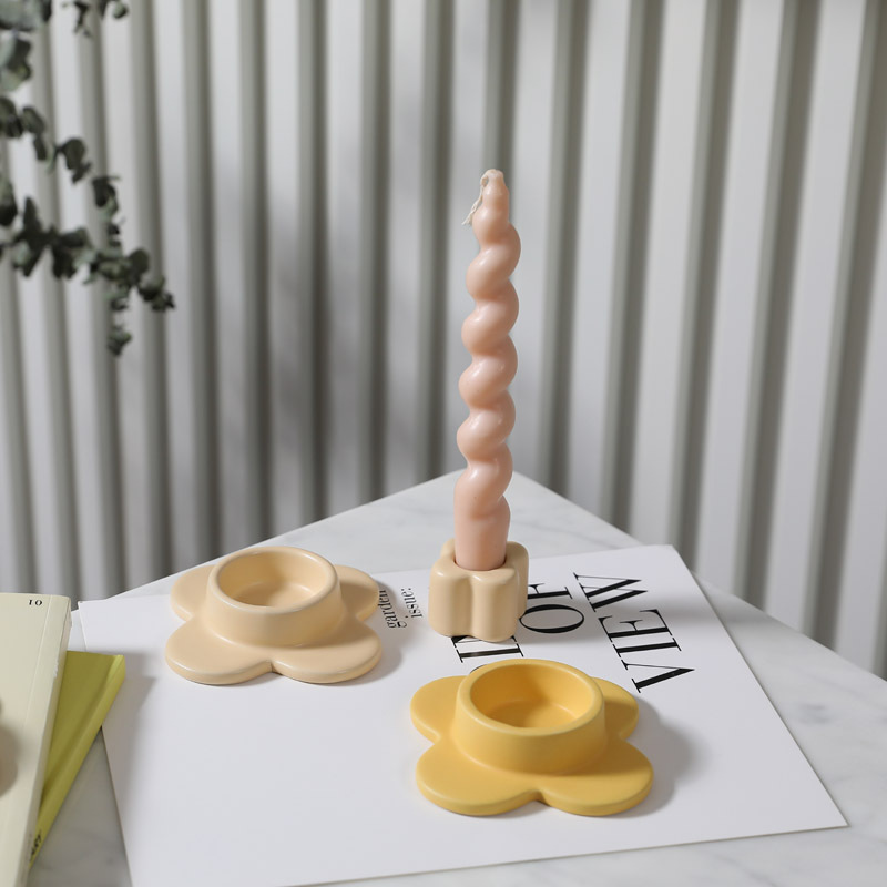 Ins crema estilo creativo de cerámica candelero titular la vela hogar escritorio apoyos suaves decoraciones al por mayor