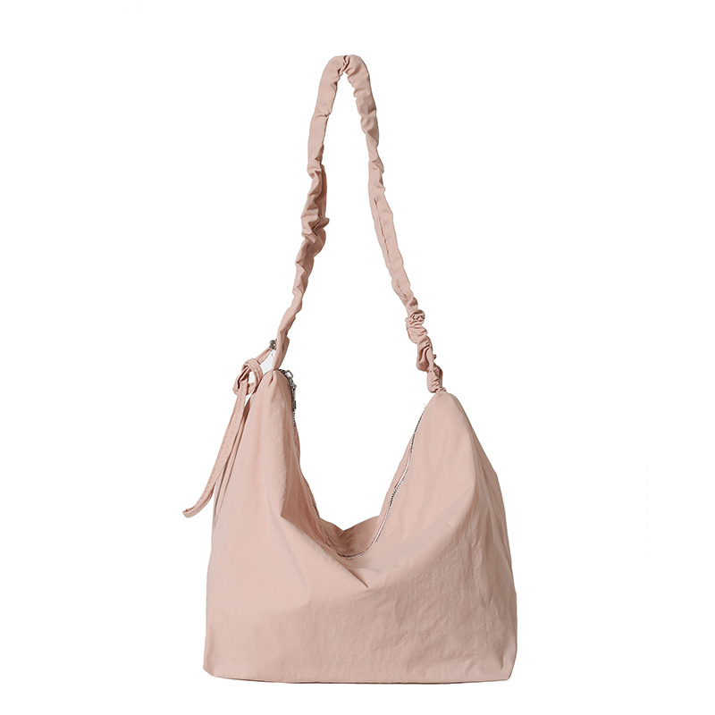 Versión coreana del bolso de mensajero de estilo perezoso para mujer 2024 nuevo bolso de bola de masa deportiva de ocio de moda bolso de hombro de tela de nailon de gran capacidad