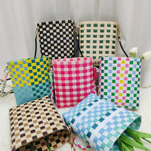 厂家批发手工编织菜篮子包网红格纹撞色款手机包女士斜挎包手拎