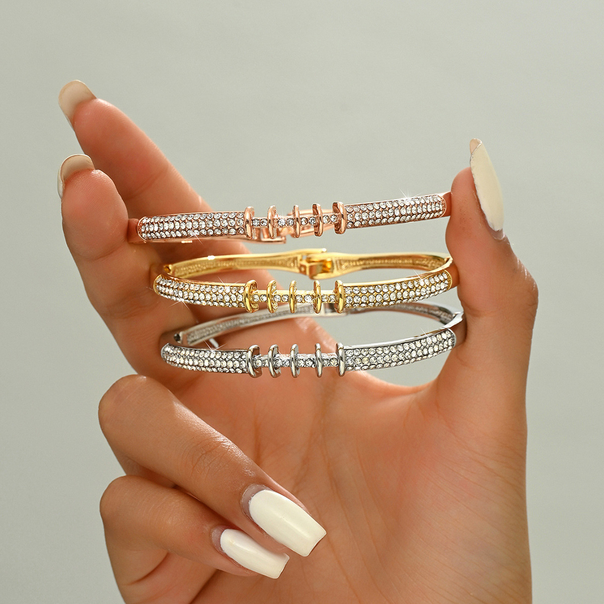 Nuevos pulseras ultrarrayentes transfronterizas de lujo ligero nicho de alto nivel se sienten en línea popularidad explosiva de moda de calidad famosa pulseras de estilo image 5