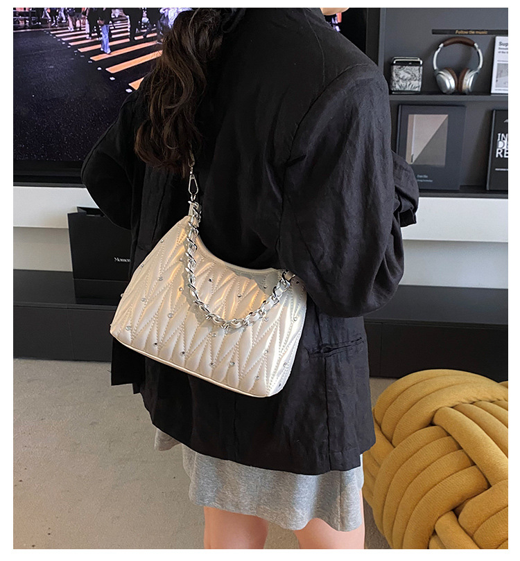 Fashionable diamond-encrusted diamond-shaped chain underarm bag 2025 Summer new style versatile daily commuting crossbody bag for women full figure