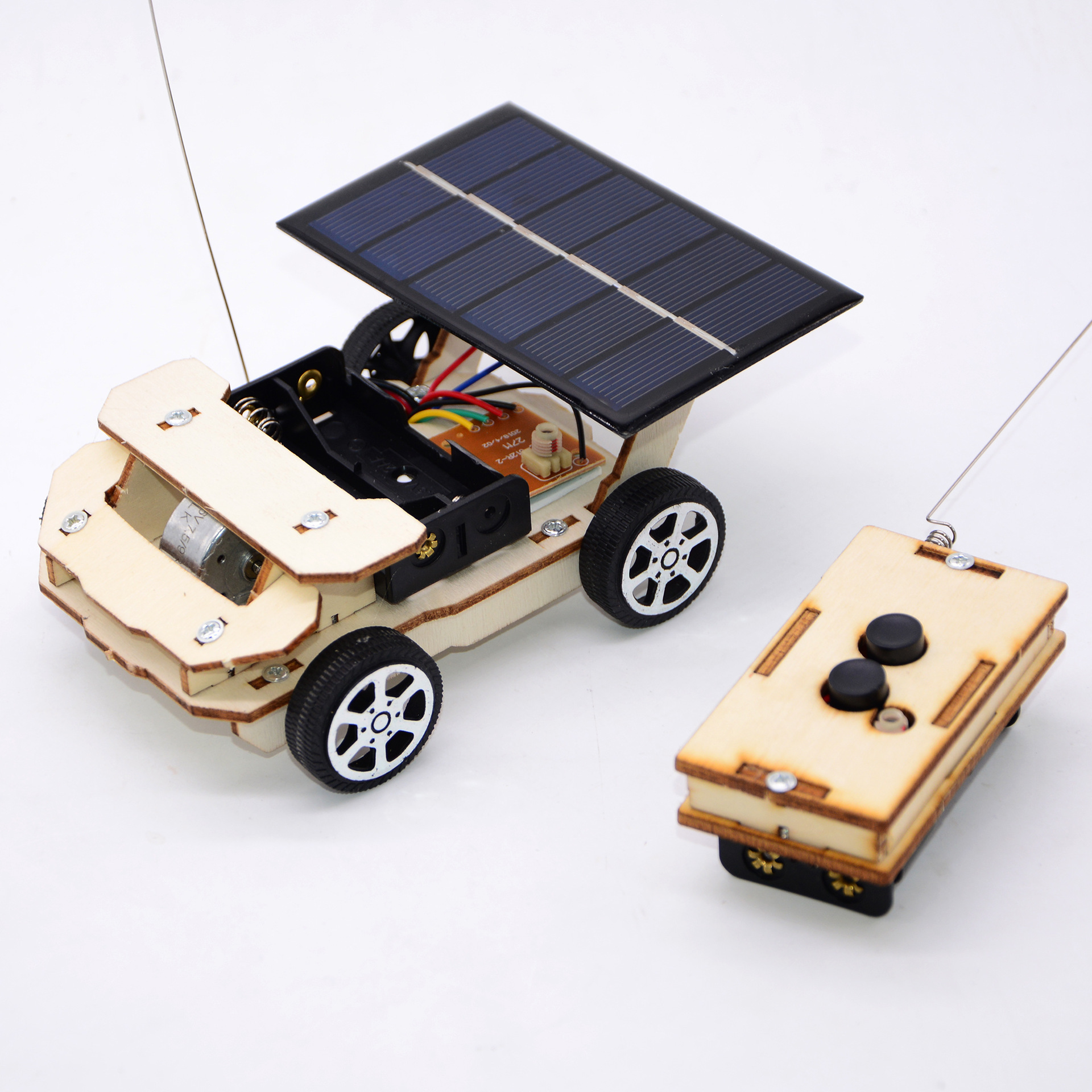 KX2121 新源号 太阳能遥控车 主图 (3)