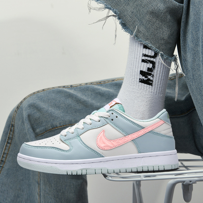 靴の女性の夏の通気性のAJの女性靴の莆田の規格品のaj1の女性靴の空軍の1号の女性の運動の低い板の靴|undefined