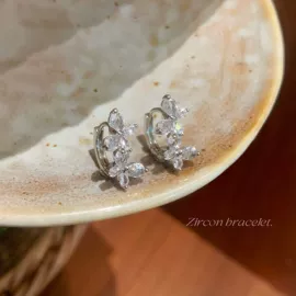 耳钉;耳环;耳扣
