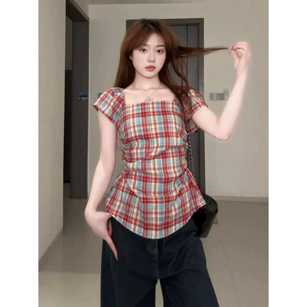 Женская клетчатая рубашка на одно плечо больших размеров, новый стиль 2025 года, лето 2025, новый стиль, утягивающий талию, милый сексуальный топ