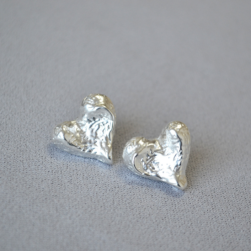 Elegant Simple Style Heart Shape Brass Plating Pleated Ear Studs 1 Pair display picture 12