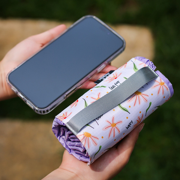 Handheld light and thin beach carpet for traveling for camping