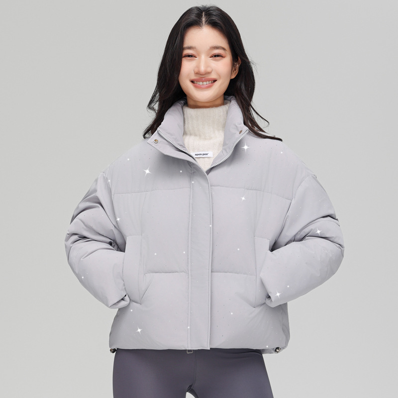 Chaqueta de algodón de pluma en invierno 2025, nueva chaqueta de algodón corta y cómoda, estilo casual, cuello caliente, color sólido.
