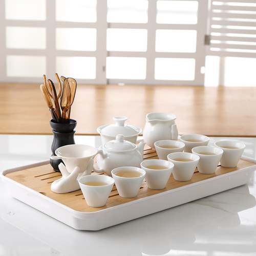 A complete set of white ceramic Chaoshan Gongfu tea set for home use, high-temperature resistant, simple Chinese style, including teapot, lid, and cups