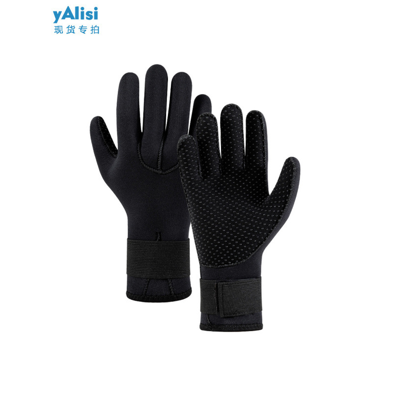 In stock: 3/5MM diving gloves for men, suitable for winter swimming, fishing, and snorkeling. These gloves are non-slip, scratch-resistant, durable, warm, and provide protection against the cold. They are designed for adults