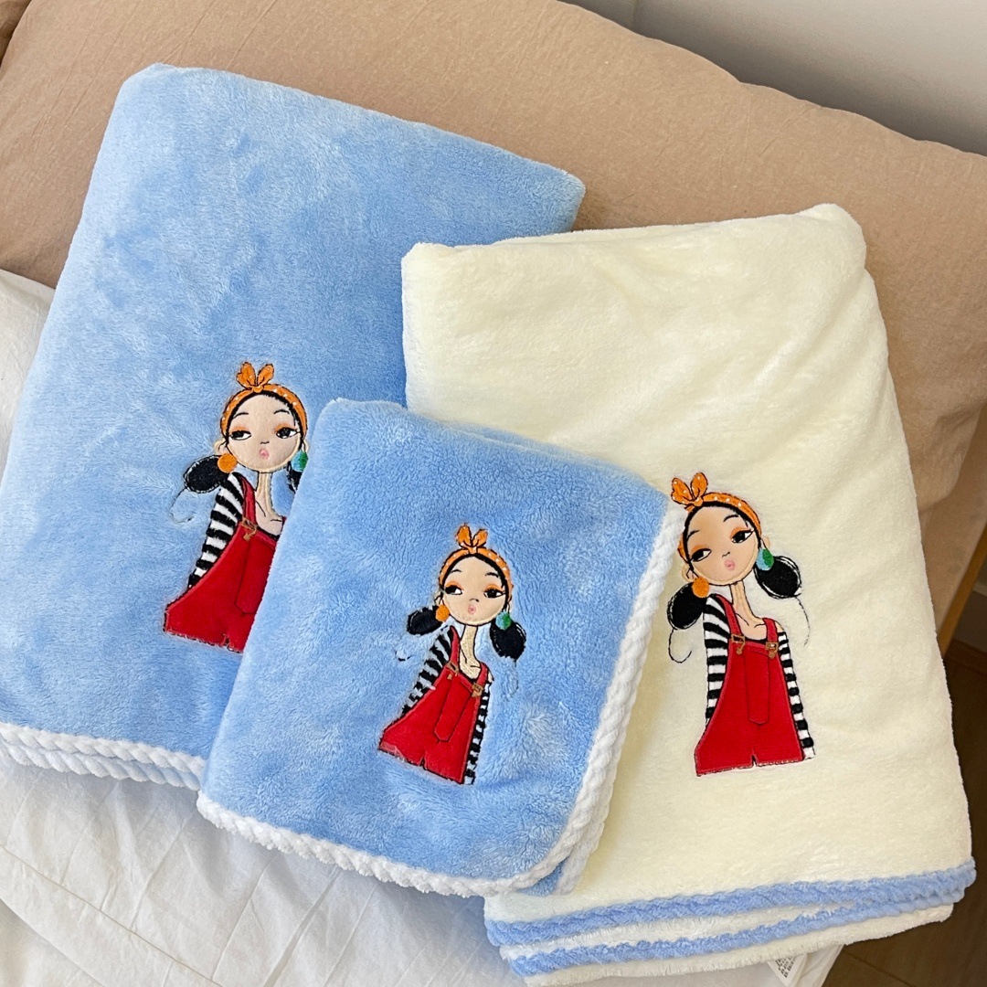 En verano, el hogar absorbe agua y se seca rápidamente. Se puede usar. Se puede envolver en una toalla de baño.