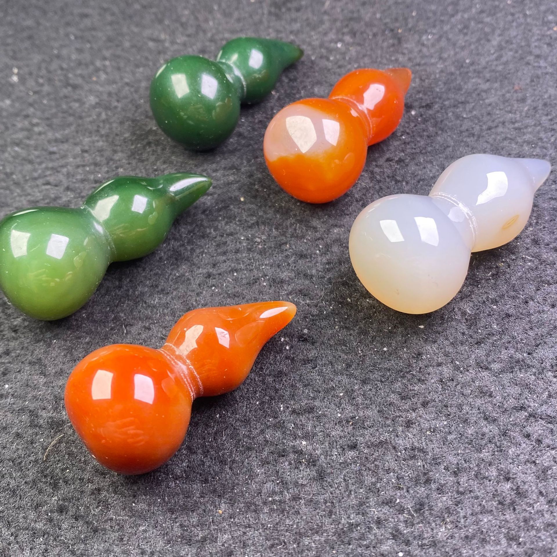 天然巴西玛瑙歪头葫芦立体玉髓无孔玉石葫芦多色饰品配件现货批发