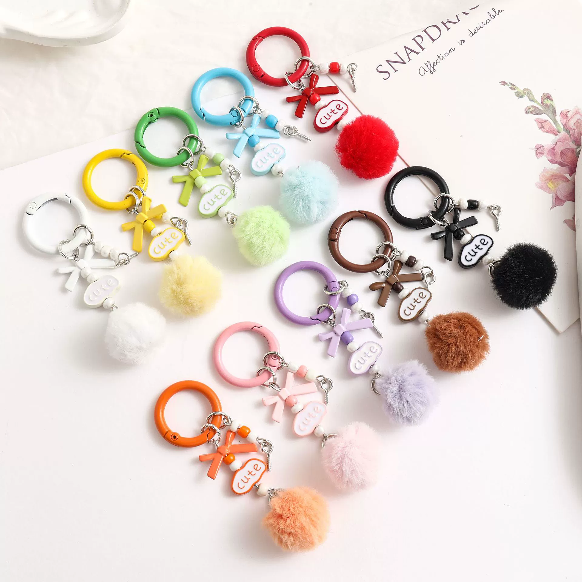 Подвеска ручной работы с помпоном из бисера, сделай сам, милая подвесная цепочка для слепой коробки, пряжка-цепочка с помпоном, простой универсальный аксессуар для подвешивания сумки