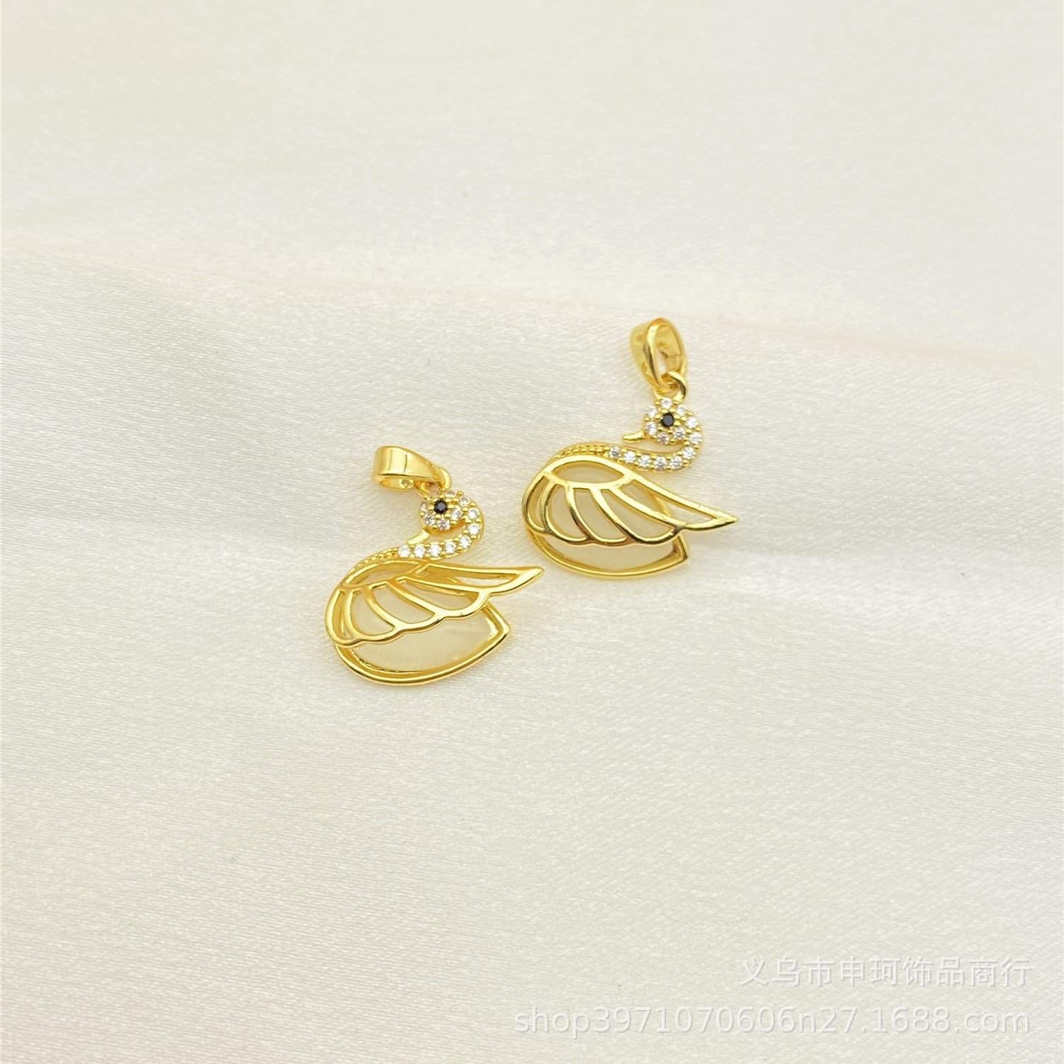 fashionable universal copper elegant pendant with zircon