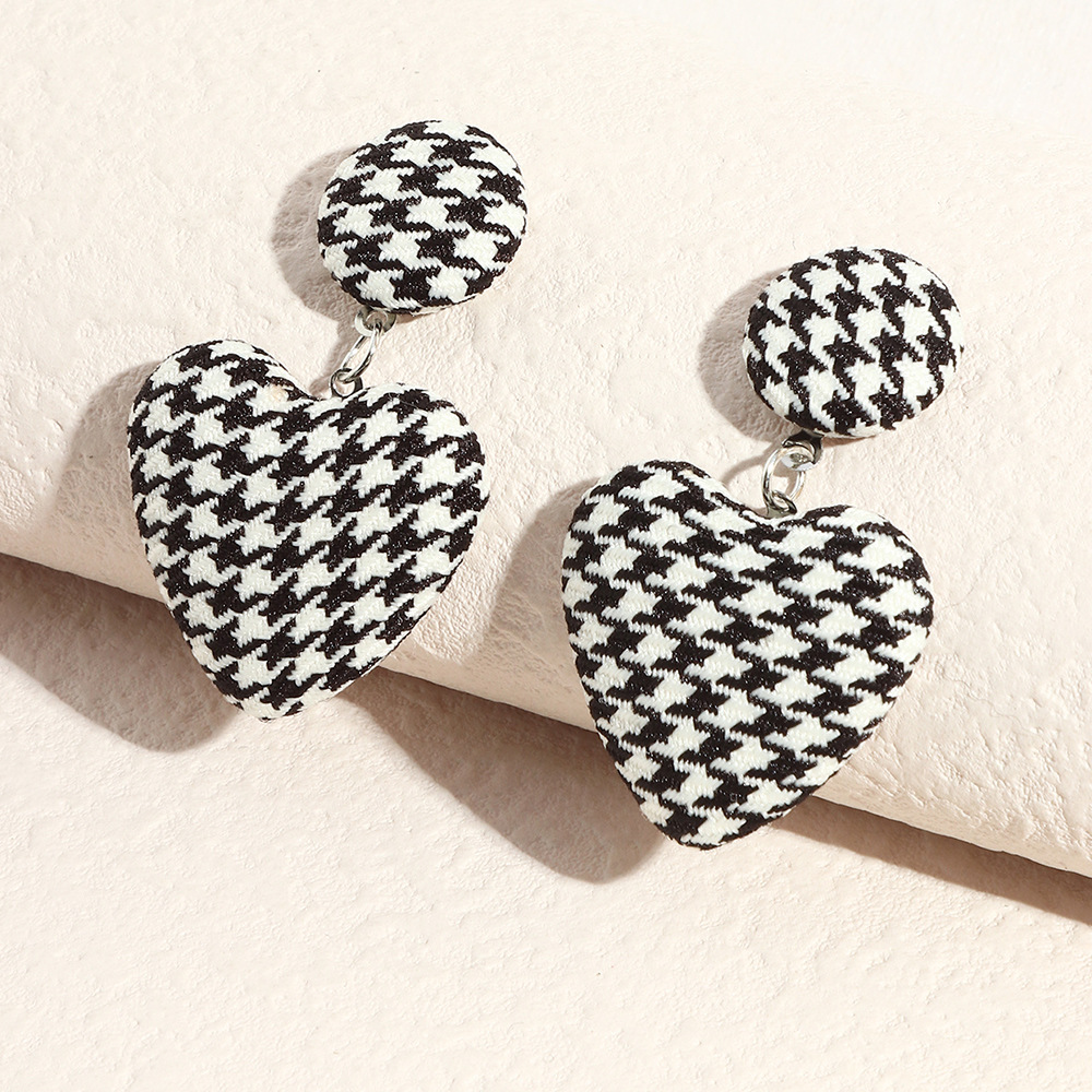 Fashion Fabric Houndstooth Heart-shape Earrings Wholesale Nihaojewelry display picture 6