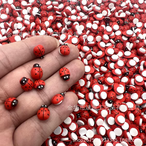 Miniature Seven-Star Ladybug Ornament, Wooden Craft, Can Be Attached for Decoration, Small Succulent Accessories, Green Plant Creative Decoration and Landscaping