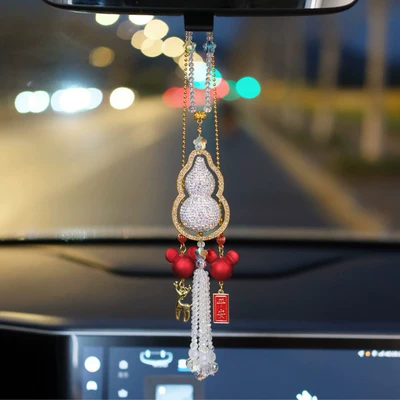 Diamond-encrusted gourd pendant light luxury Car hanging - diamond-gourd-pendant-white-mickey-pendant-gift-box-no-specifications