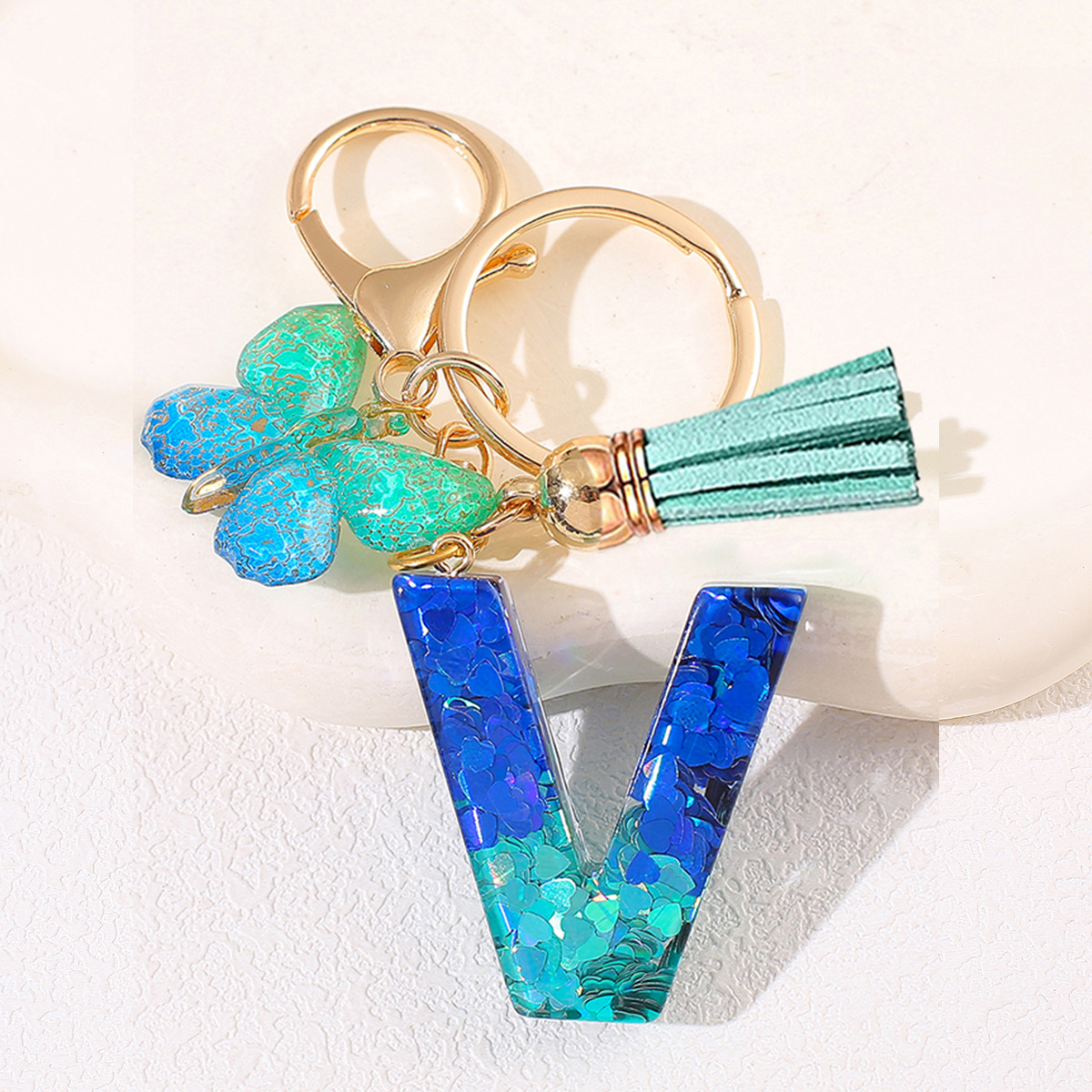 Amazon 26 letras llaveros bolsos damas colgantes colgantes sequillas letras bordas mariposa llaveros