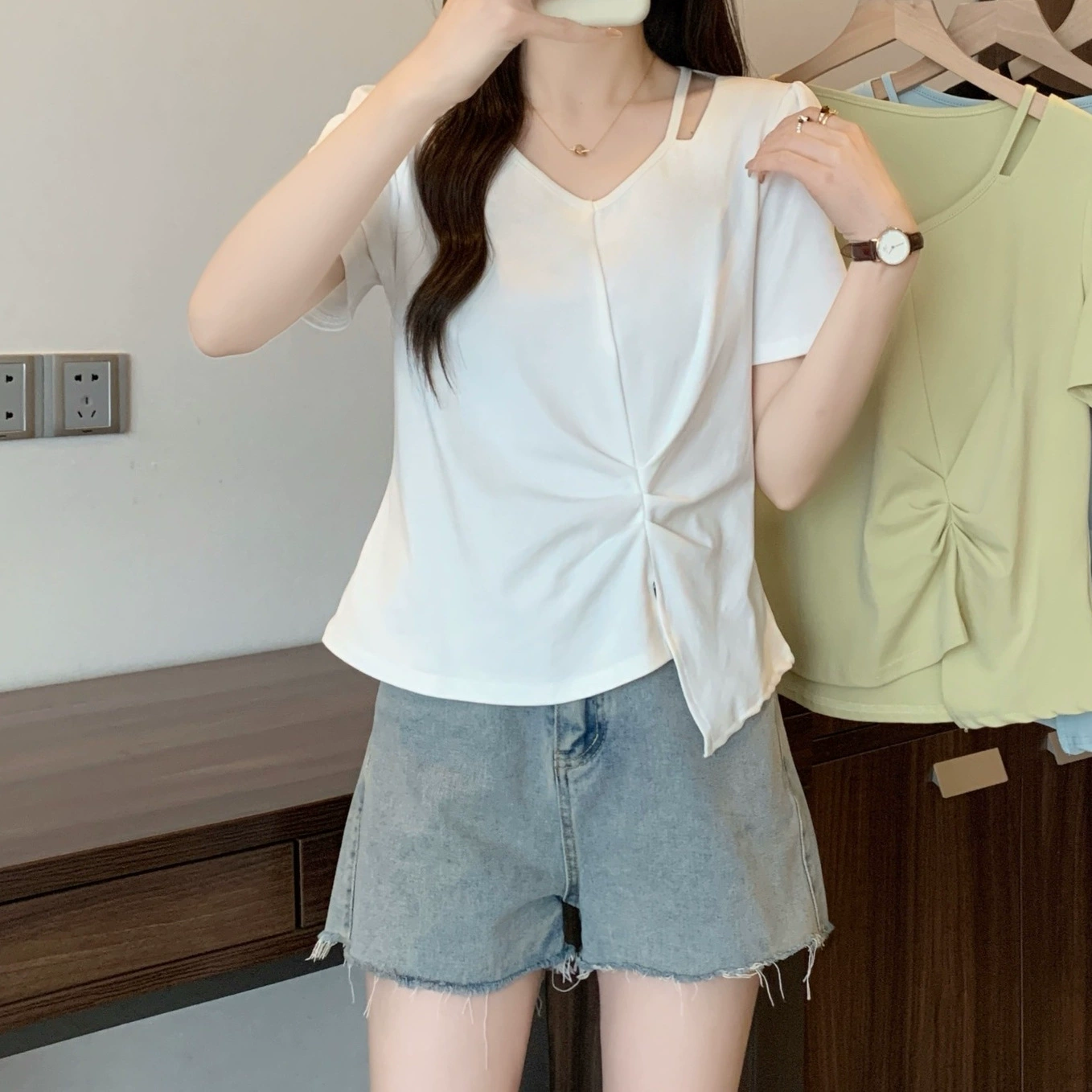 2025夏装新款胖mm大码不规则正肩短袖T恤设计感镂空V领上衣63988