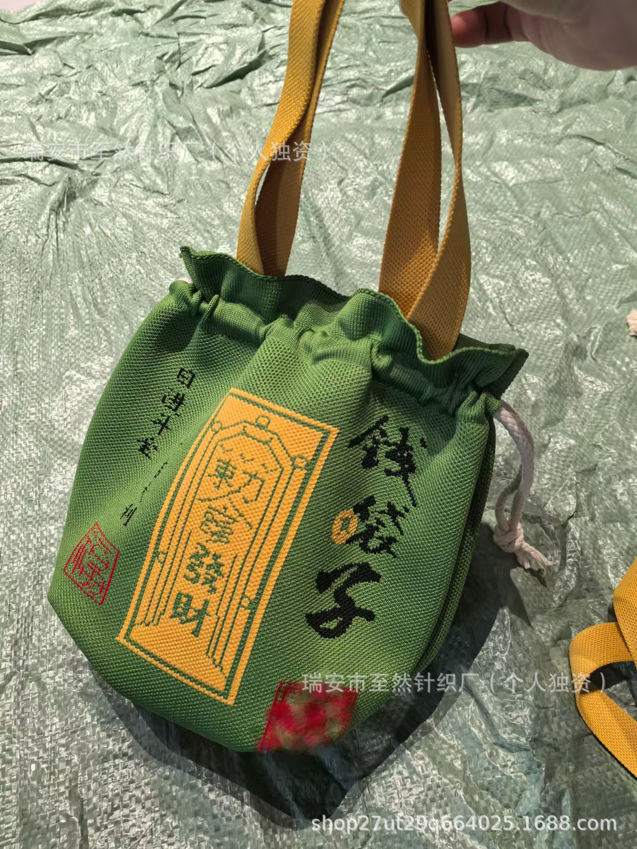진한 녹색