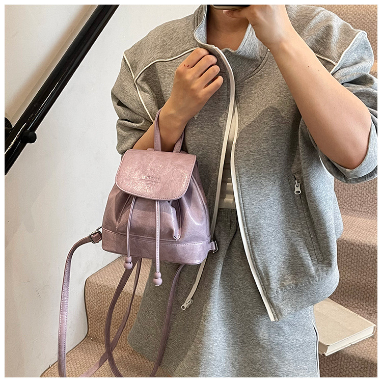 Simple, versatile and niche design women's backpack 2025 new trendy casual small backpack, fashionable travel small schoolbag undefined