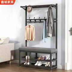 家の入り口に入ると靴を換えます。