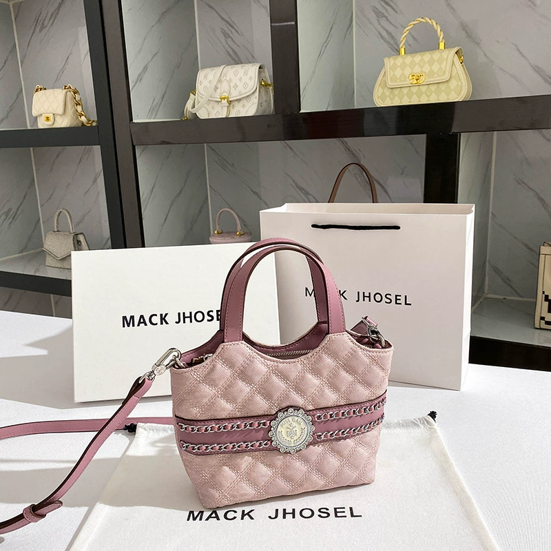 Небольшая вместительная сумка, корзина, в стиле Chanel