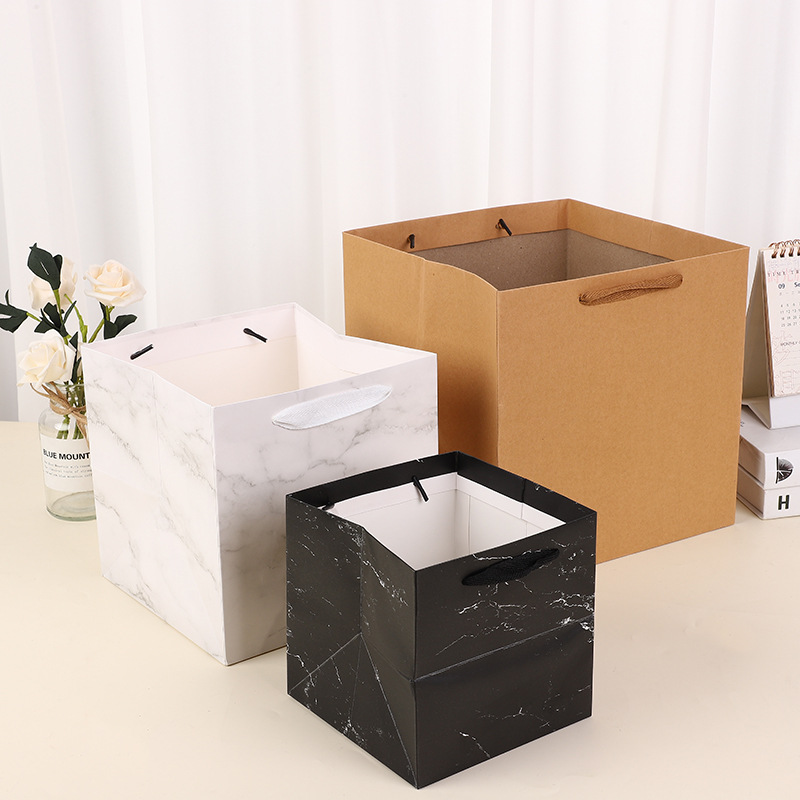 Nueva bolsa de embalaje de regalo cuadrado Bolso de papel Kraft en stock creativo de fondo ancho para hornear fábrica al por mayor bolsa de papel