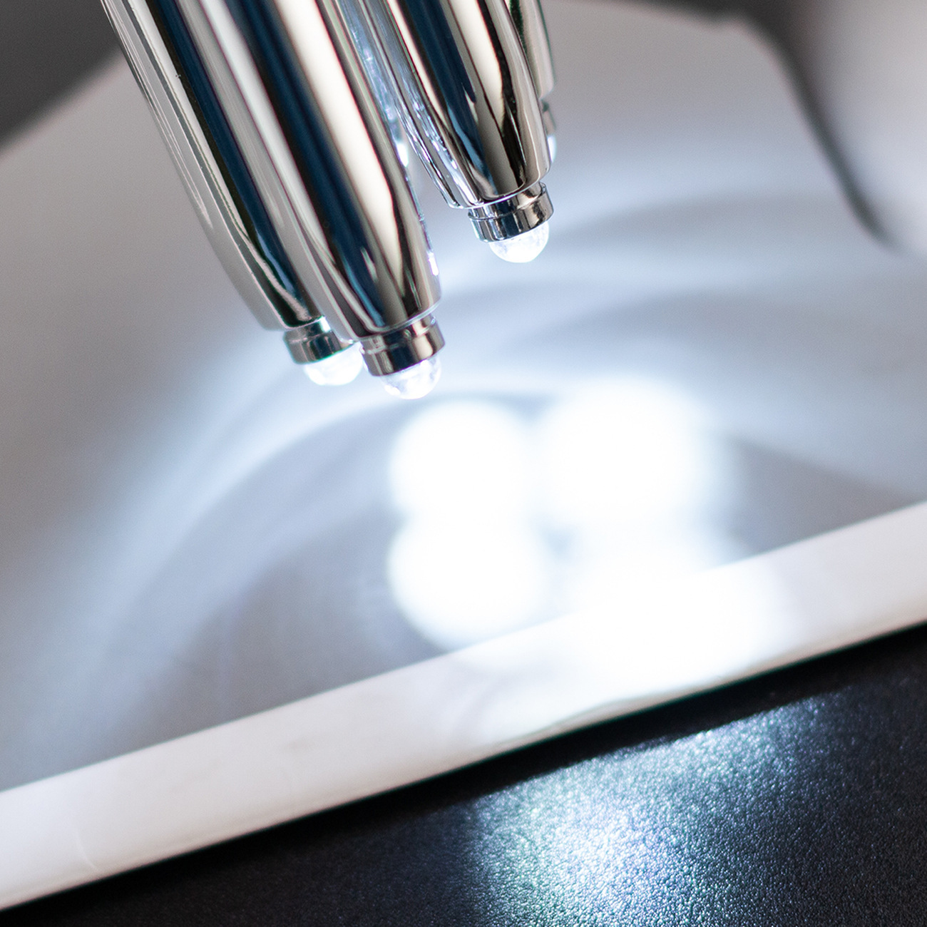 Pluma de lámpara metálica multifuncional pluma táctil de capacitancia de escritura a mano pluma táctil LED creativa publicidad regalos pluma táctil al por mayor