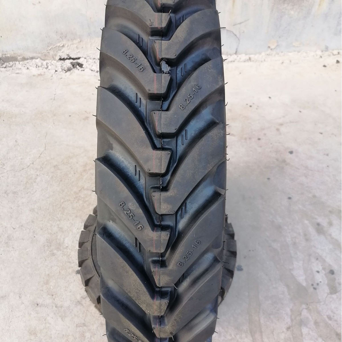 工厂供应 挖沟机轮胎 挖掘机8.25-16加密人字挖沟机轮胎