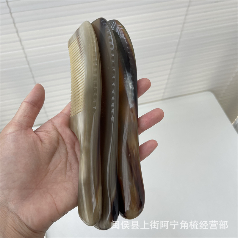 Natural Horn Comb 20cm Handle Comb with Rounded Teeth for Scalp Massage and Daily Grooming quality and texture