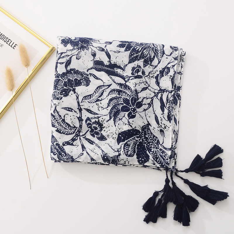 Amazon estilo étnico retro transfronterizo azul y blanco porcelana bufanda de seda de las mujeres hoja de flor impresa bufanda de algodón y lino sensación