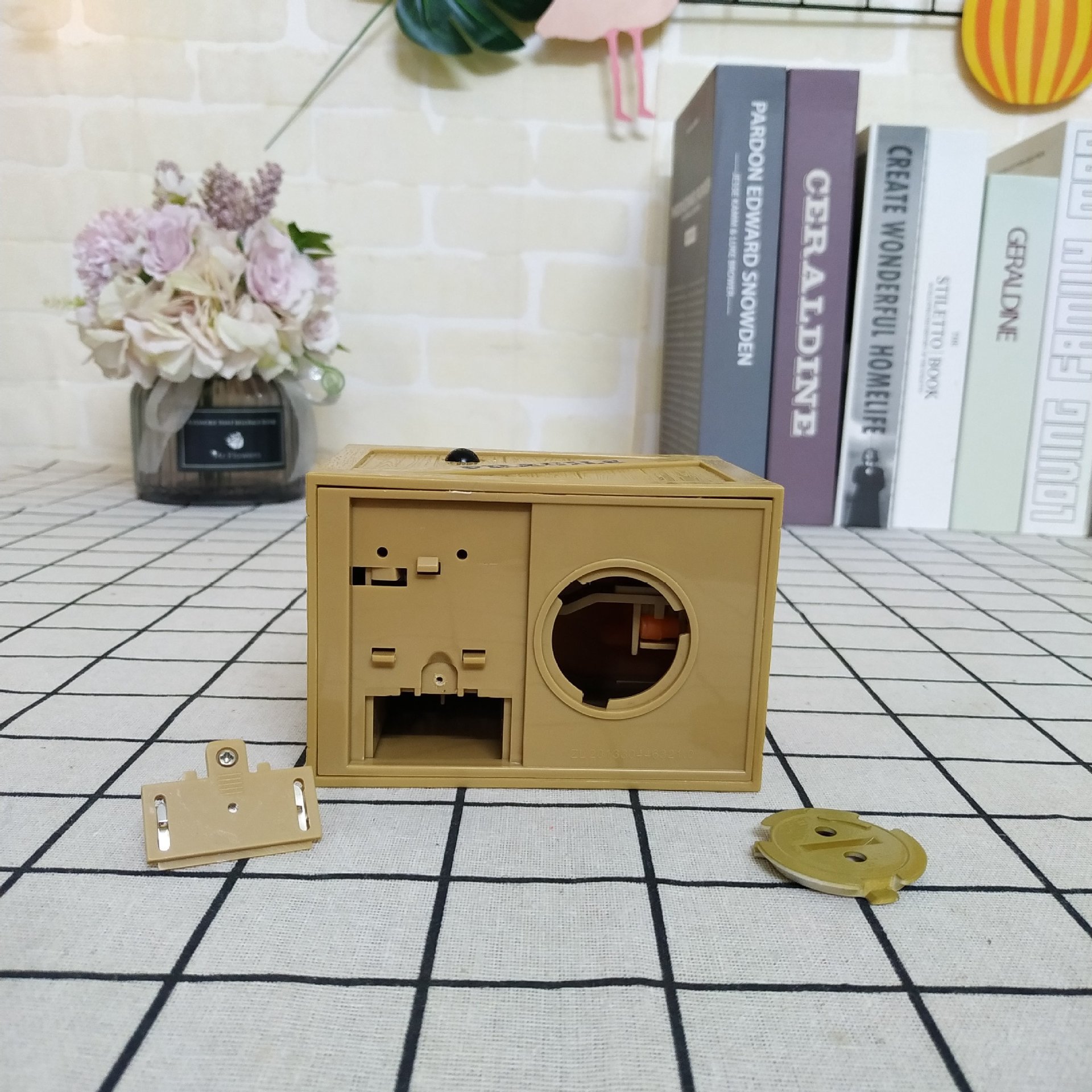 Creativo y extraño para robar dinero garra de gato para niños Walmart regalo infantil dibujos animados adornos para el hogar lata de ahorro