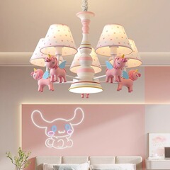 子供の部屋のシャンデリアの女の子のお姫様の部屋の明かりが回転します。