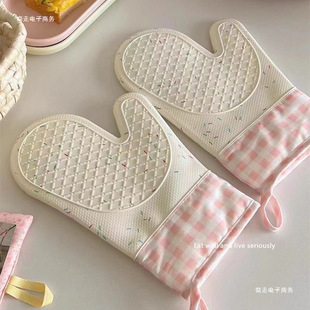 Korean-Style Pink Plaid with Cotton Candy Needle Silicone Gloves, Non-Slip, Heat-Resistant, Microwave Oven Gloves, Anti-Scalding, Thick Insulation