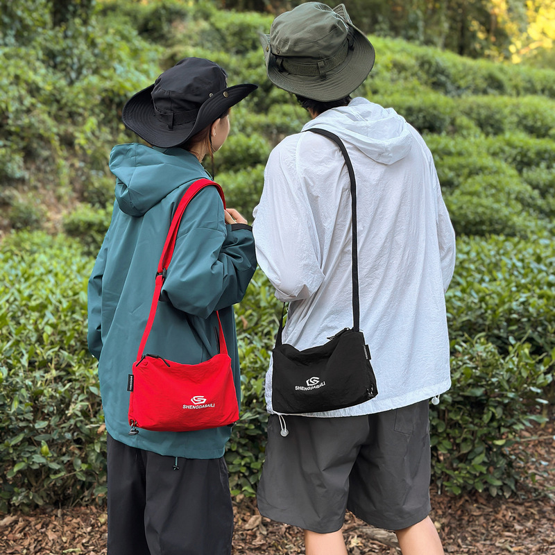 2025 新款简约运动斜挎包女 轻便休闲单肩包男潮牌百搭尼龙布包|undefined